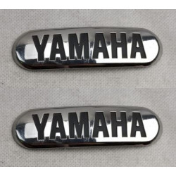 Fregi laterali cromati con scritta Yamaha nera art: FREGYAMAHA01 YAMAHA